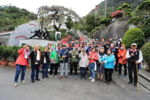 層層草莓綻枝頭、縷縷油氣湧地出